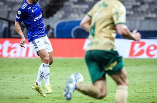 LUCAS SILVA – Foi bem na criação, realizando boas trocas de bola e passes para Lautaro em profundidade. Na defesa, foi bom, evitando um lance de extremo perigo de Flaco. NOTA 6,5 -  Foto: Gustavo Aleixo/Cruzeiro