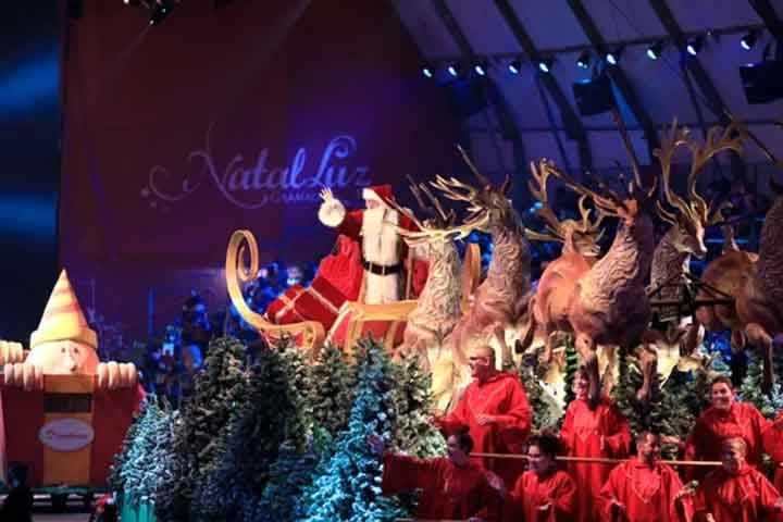 No perÃ­odo, a cidade ganha uma decoraÃ§Ã£o toda especial. Ãrvores de Natal e milhÃµes de lÃ¢mpadas ornamentam a Vila de Natal, na PraÃ§a das Etnias, a fachada da Prefeitura e a Rua Coberta, entre outros pontos turÃ­sticos. 