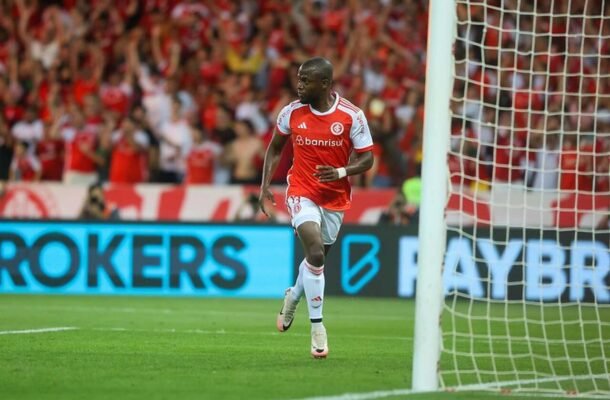 ENNER VALENCIA - Foi perigoso no sistema ofensivo e acertou a trave ainda no primeiro tempo. Na reta final, brigou muito, mas não conseguiu acertar o gol.  NOTA: 6,0. Foto: Ricardo Duarte / Internacional