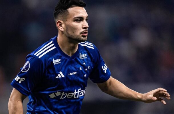 PERALTA - Entrou no lugar de Japa aos 20 do segundo tempo e fez um trabalho defensivo um pouco superior ao titular. NOTA 6,0. Foto: Gustavo Aleixo/Cruzeiro