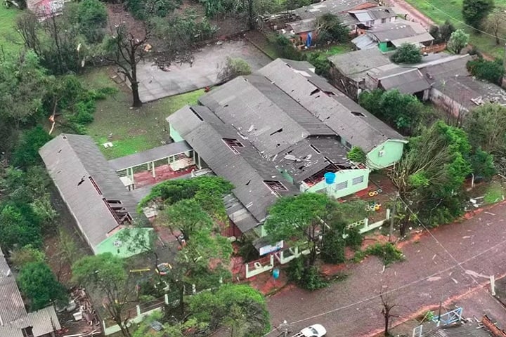 Construções foram destelhadas — incluindo o Museu Arqueológico —, postes derrubados e parte da cidade chegou a ficar sem luz.