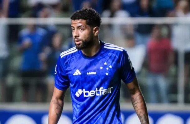 JOÃO MARCELO – Não teve uma atuação segura, dando espaços aos atacantes, principalmente a Felipe Anderson. Errou feio ao perder uma bola para Flaco López, em que Estêvão somente não marcou por causa de uma defesa espetacular de Cássio. NOTA 5,0 -  Foto: Gustavo Aleixo/Cruzeiro