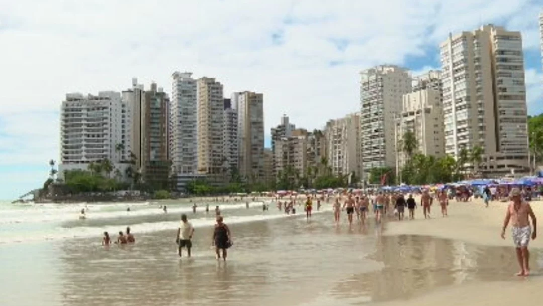 Entre as mais procuradas estão a Praia de Maresias e a Praia de Juquehy, em São Sebastião; e as praias de Enseada e Astúrias (foto), no Guarujá.