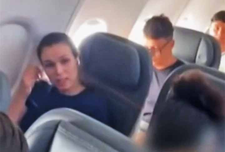 O vídeo mostra Jennifer Castro acomodada em um assento próximo à janela do avião com fones de ouvido e tentando ignorar a mulher que a constrange e hostiliza com a filmagem. Ela chega a fechar os olhos para tentar dar fim à polêmica.
