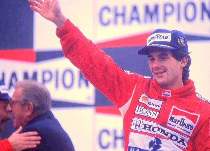 Além de uma habilidade excepcional no volante, Senna era conhecido por sua determinação constante e uma busca implacável pela perfeição. 