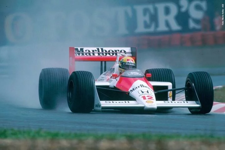 Em 1988, mudou-se para a McLaren, onde conquistou seus três campeonatos mundiais em 1988, 1990 e 1991.