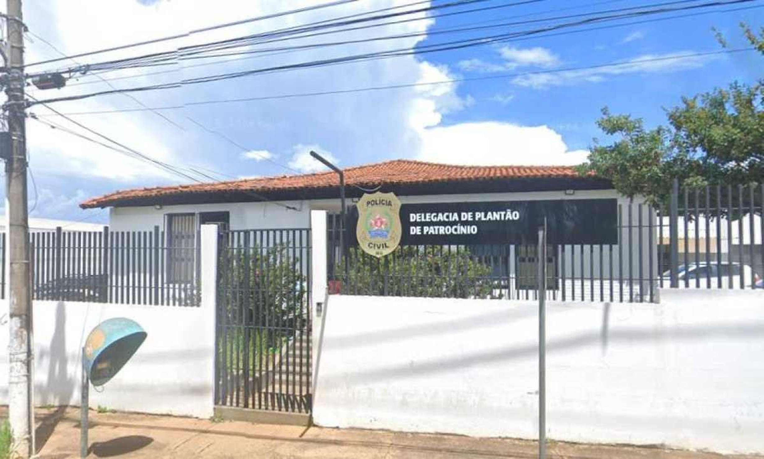 Grávida de 8 meses pula muro para cometer crime em cidade mineira