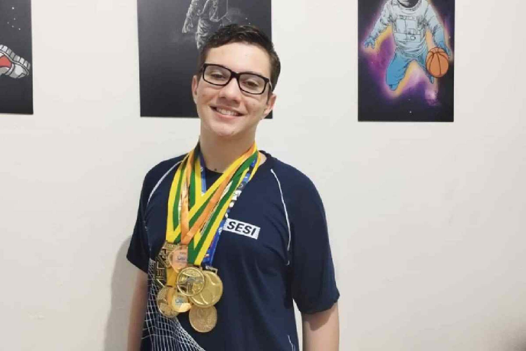 Gabriel Rocha aluno da escola SESI coleciona mais de 40 medalhas em olimpíadas de conhecimento