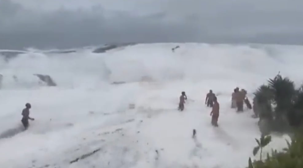 Ele recebe esse nome por causa da queda de pressão atmosférica que ocorre no seu interior, provocando um efeito que parece uma bomba tamanha a rapidez com que ocorre.