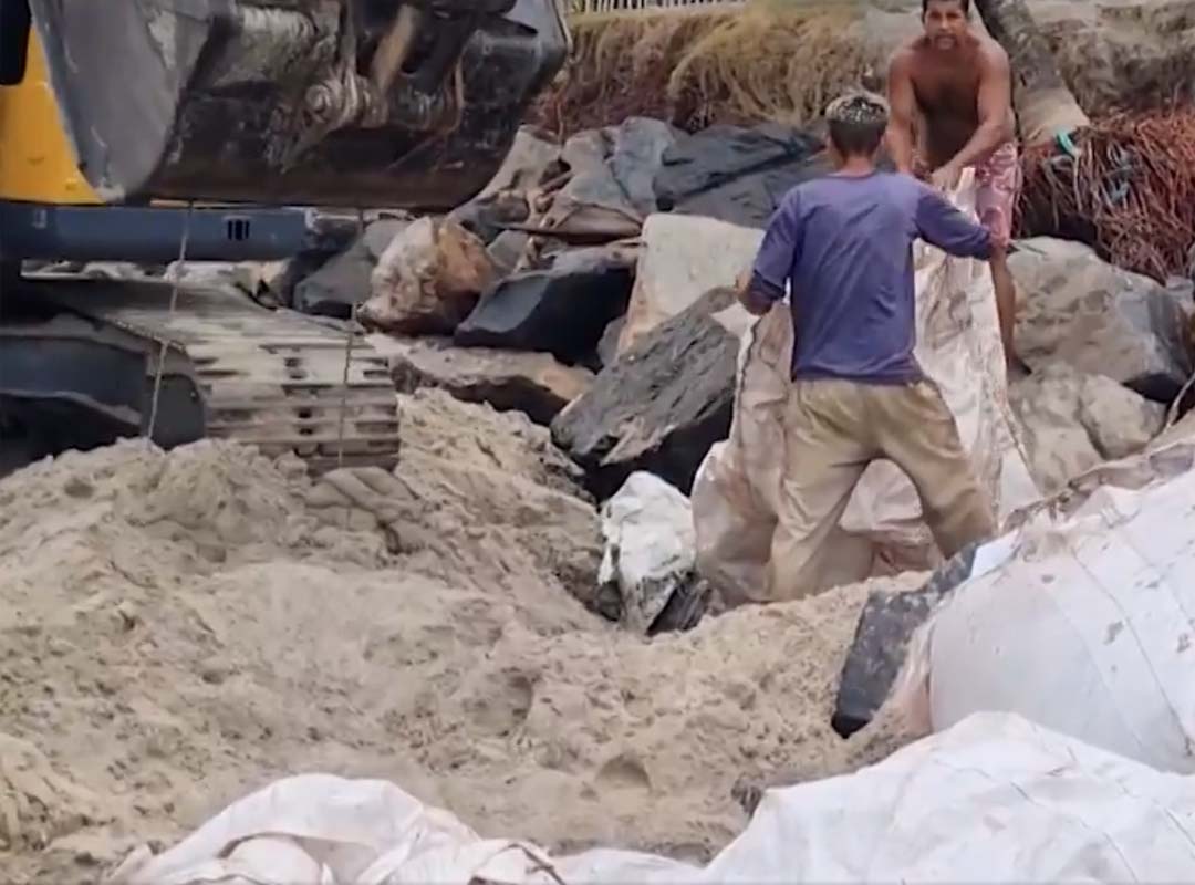 Além de ameaçar belas paisagens brasileiras, a erosão coloca em risco atividades econômicas vinculadas ao turismo nessas praias. 