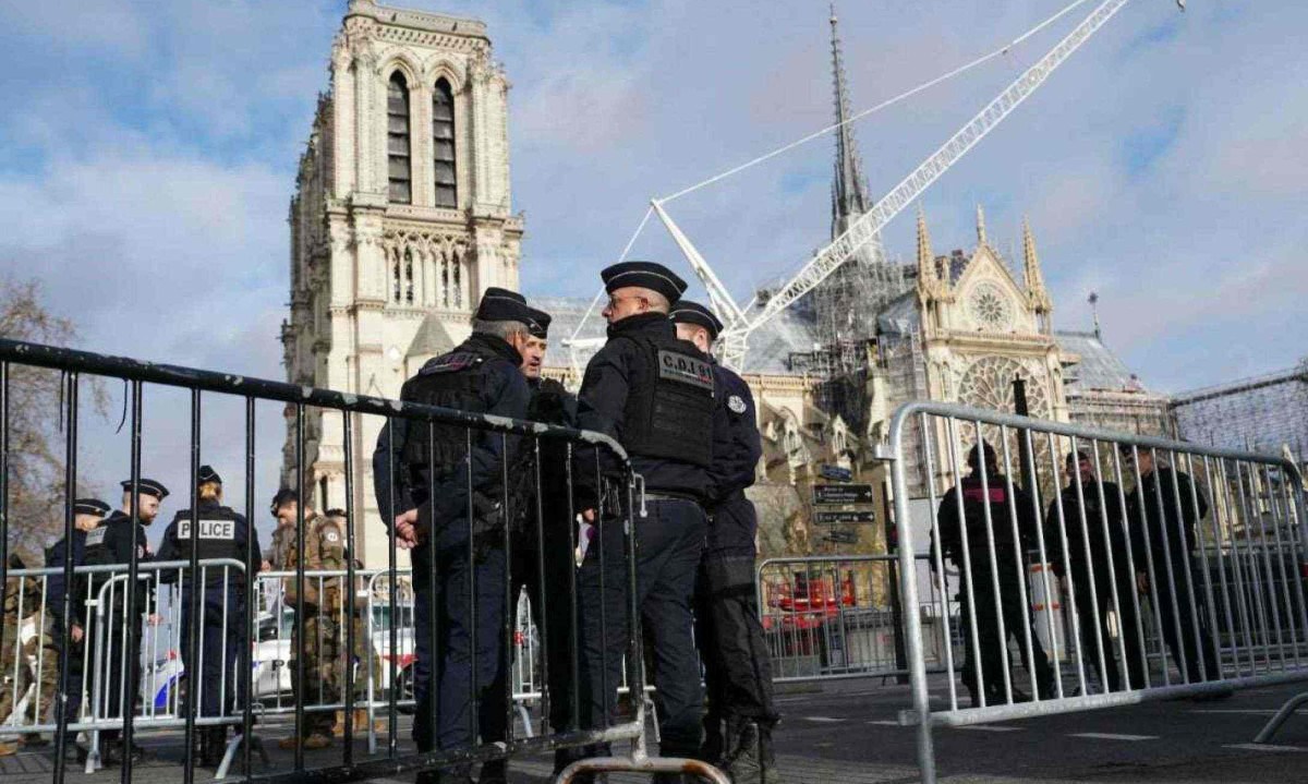 Catedral de Notre-Dame tem 861 anos de história -  (crédito: Dimitar Dilkoff/AFP)