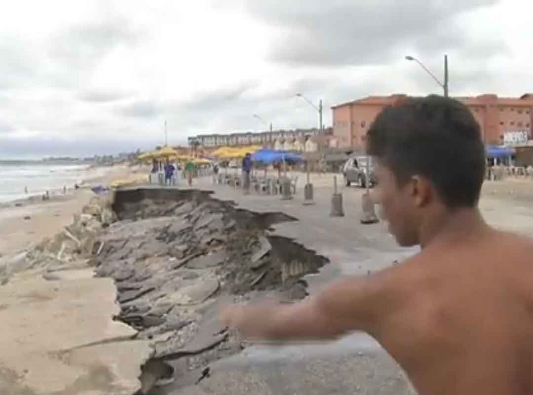 “Estão construindo estradas e condomínios sobre dunas”, comentou o estudioso. 