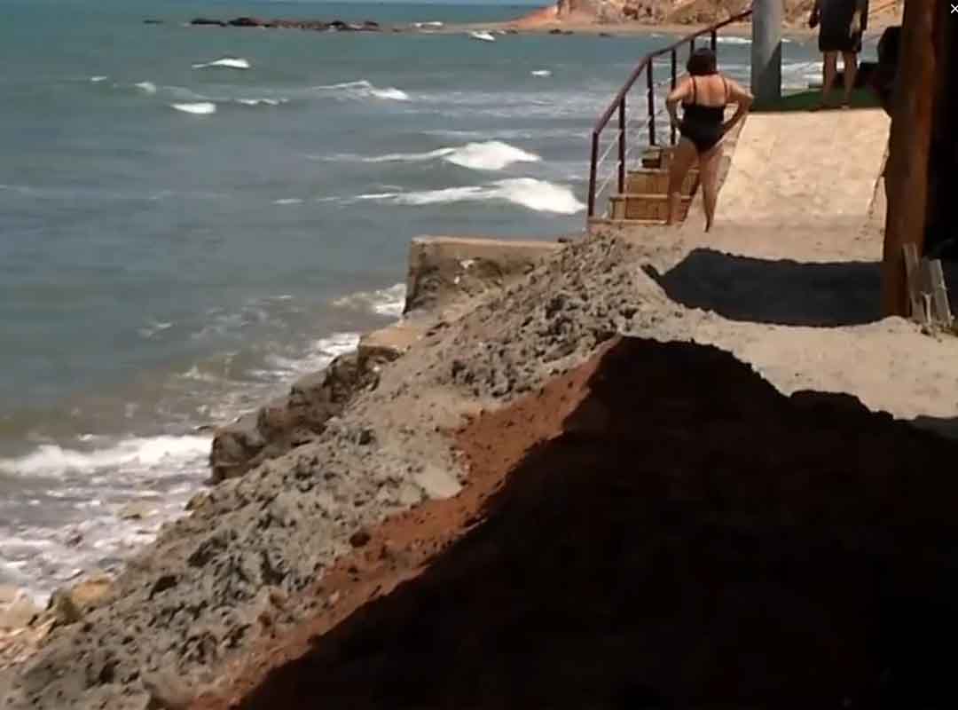 No dia 10 de janeiro de 2024, o município de Icapuí, no Ceará, foi cenário de uma violenta ressaca do mar na Praia da Peroba que causou imensa destruição. 