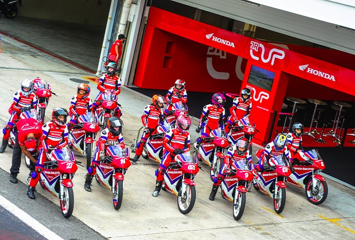 A Honda Junior Cup é uma categoria do SuperBike Brasil destinada a crianças de 8 a 16 anos.