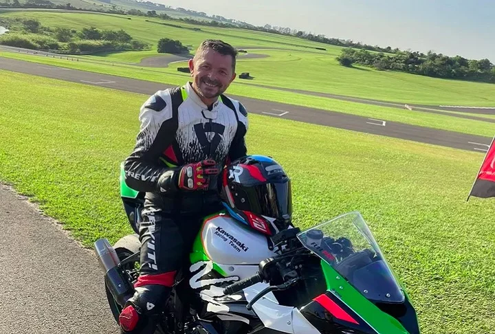 Natural de São Caetano do Sul, o piloto recebeu homenagens emocionadas de amigos e colegas nas redes sociais. “Uma perda muito grande, meu amigo. Descanse em paz, veinho”, escreveu um.