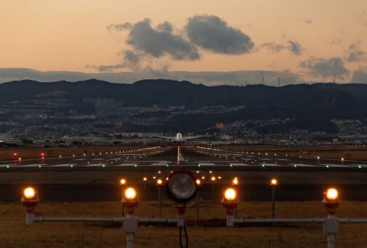 De acordo com seus relatos, os tamanhos desses objetos lembravam faróis de aeródromos.