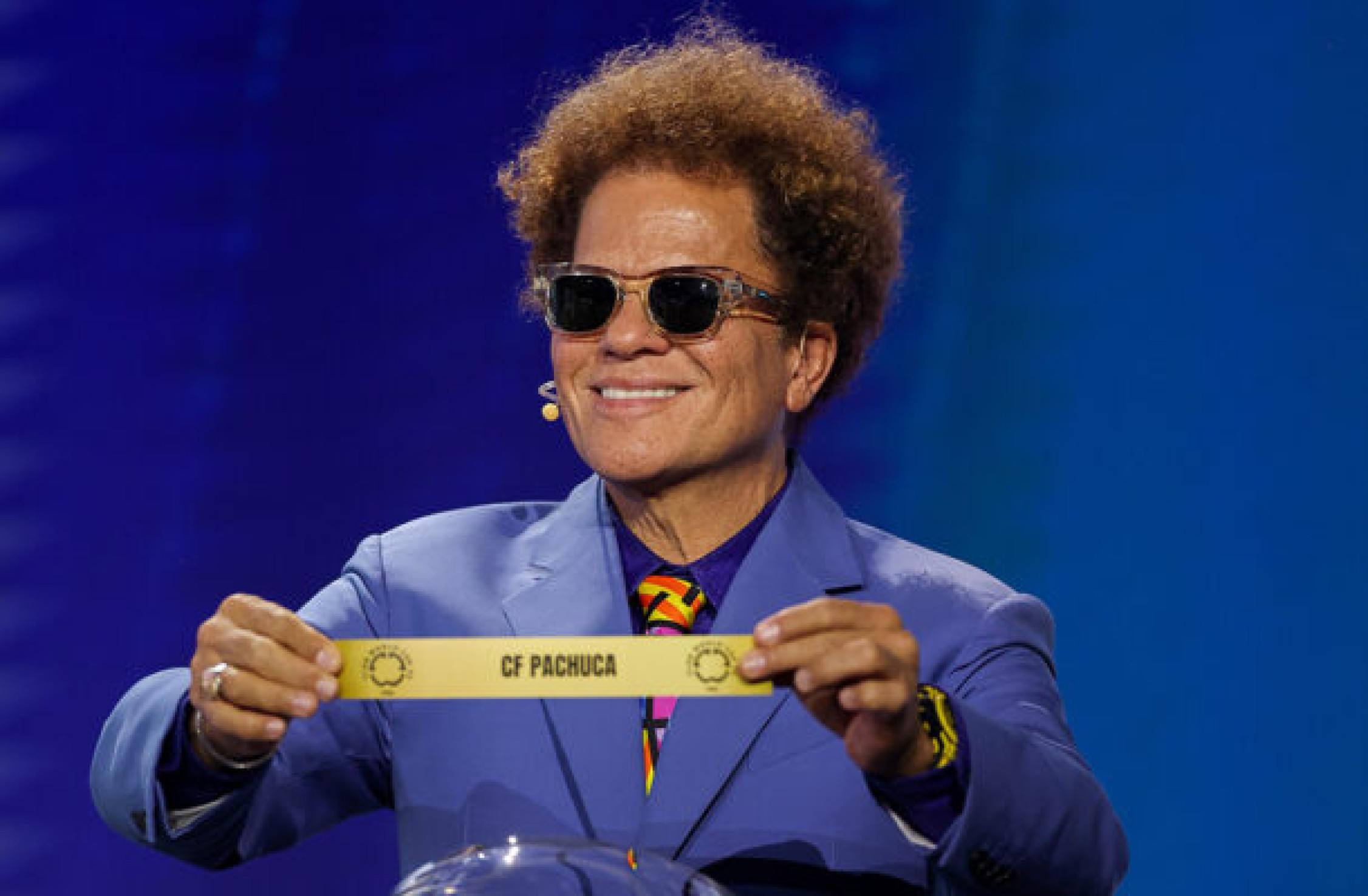 Romero Britto rouba a cena e vira piada no sorteio do Mundial de Clubes