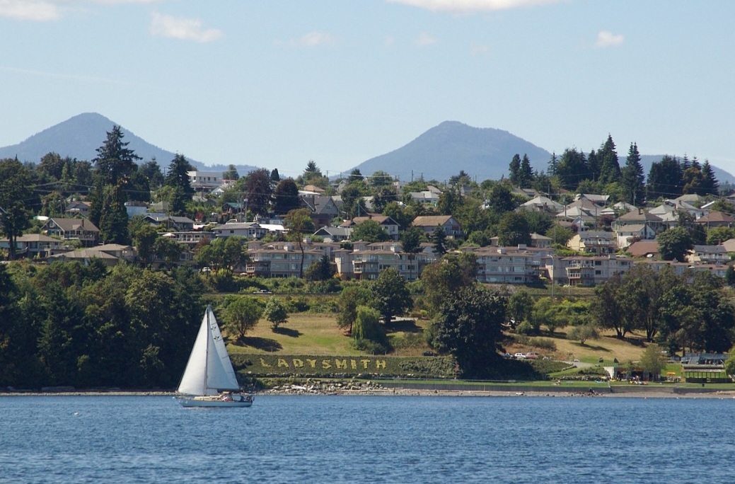 Ladysmith é uma vila na província da Columbia Britânica .Destaca-se por suas ruas arborizadas, edifícios históricos bem preservados e proximidade ao oceano. É também reconhecida por eventos culturais, como o Festival das Luzes no período natalino.
