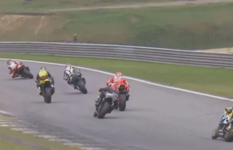 A Honda chegou a interromper sua participação por dois meses, mas acabou retornando. A Yamaha fez o mesmo, mas não voltou.
