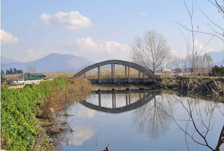 Rio Sarno- Conhecido como Sarnus pelos Romanos, o rio Sarno passa por Pompeia até o sul de Nápoles, Itália. Possui extensão de 500 km e hoje é conhecido por ser o mais poluído da Europa.