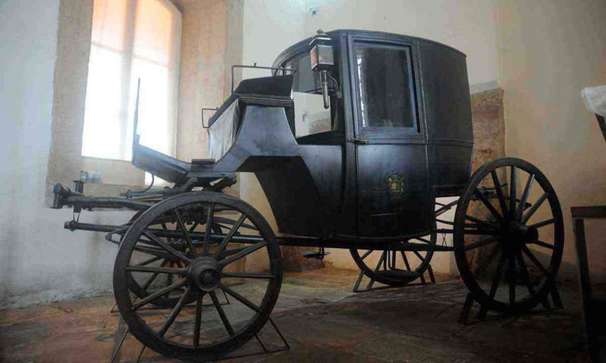 Caleça foi doada ao Museu da Inconfidência de Ouro Preto, em 1940, por dom Helvécio Gomes de Oliveira, então arcebispo de Mariana  -  (crédito: ALEXANDRE GUZANSHE/EM/D.A PRESS)