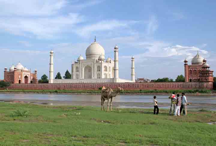 Rio Yamuna (Jamuna)- O rio está localizado na Índia, com a extensão de 1.376 km. O Yamuna tem a sua nascente em Yamunotri (Himalaia) e sua foz no rio Ganges, seu principal afluente. Esse rio fica ao em torno do Taj Mahal, principal monumento do turismo na Índia.