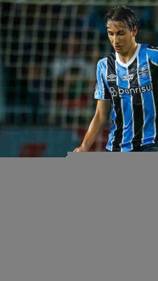 GEROMEL: Cometeu pênalti em Yuri Alberto. Foi aplaudido pela torcida do time gaúcho por ser sua despedida, mas, de fato, já não consegue mais competir em alto nível. NOTA: 5,5. Foto Lucas Uebel/Grêmio