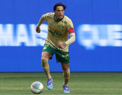 GUSTAVO GÓMEZ - Esteve mais lento do que de costume nas ações dentro da área. Não se destacou pelo alto, perdendo disputa na bola parada. Em uma delas, permitiu antecipação de Thiago Silva, que carimbou o travessão palmeirense. NOTA 4,5 - Foto: Cesar Greco/Palmeiras