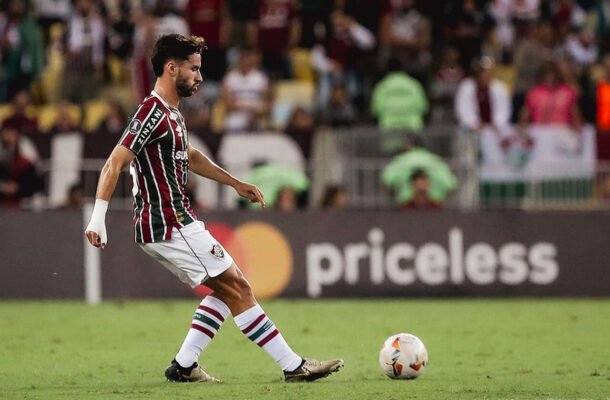 MARTINELLI - Eficiente na marcação, o meio-campista teve uma atuação segura e ajudou a equipe na manutenção do resultado. Na reta final, errou alguns passes bobos Nota: 6,0. Foto: Lucas Merçon/Fluminense