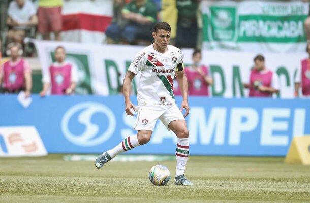 THIAGO SILVA - Acertou o travessão no início da partida com uma bela cabeçada. Na marcação, foi certeiro nas interceptações e evitou alguns cruzamentos na área. Nota: 6,5. Foto: Marcelo Gonçalves/Fluminense