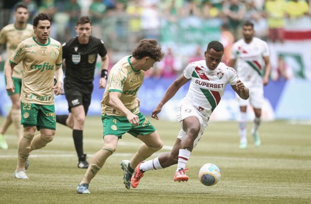ARIAS - Ativo pelo lado esquerdo, teve uma atuação equilibrada, com boas tabelas com Fuentes. Nota: 6,0. Foto: Marcelo Gonçalves/Fluminense