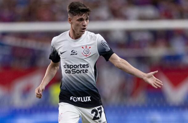 BIDON: Uma grata surpresa na temporada, com grandes chances de receber o prêmio de revelação do Brasileirão. Fez mais um jogo excelente, sendo dinâmico no meio de campo, eficiente na marcação e preciso na distribuição do jogo. NOTA: 7,0. Foto Rodrigo Coca/Agência Corinthians