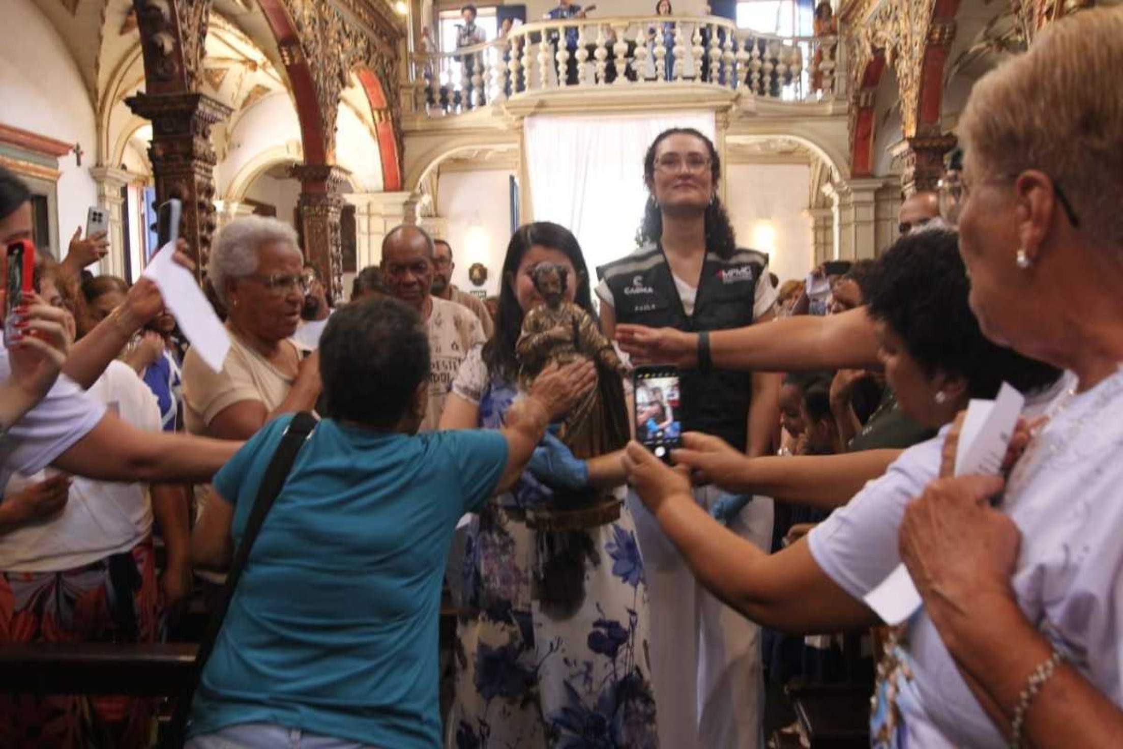  Matriz Nossa Senhora da Conceição, em Sabará, recebeu com festa a imagem de São José de Botas, do século 18, desaparecida do templo católico na Semana Santa de 1947.