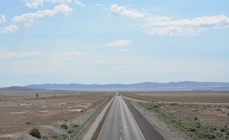 Construída em 1956, passa por 11 estados e o trecho de Utah é o mais perigoso por causa da grande presença de animais que invadem a pista. Há muito atropelamentos.