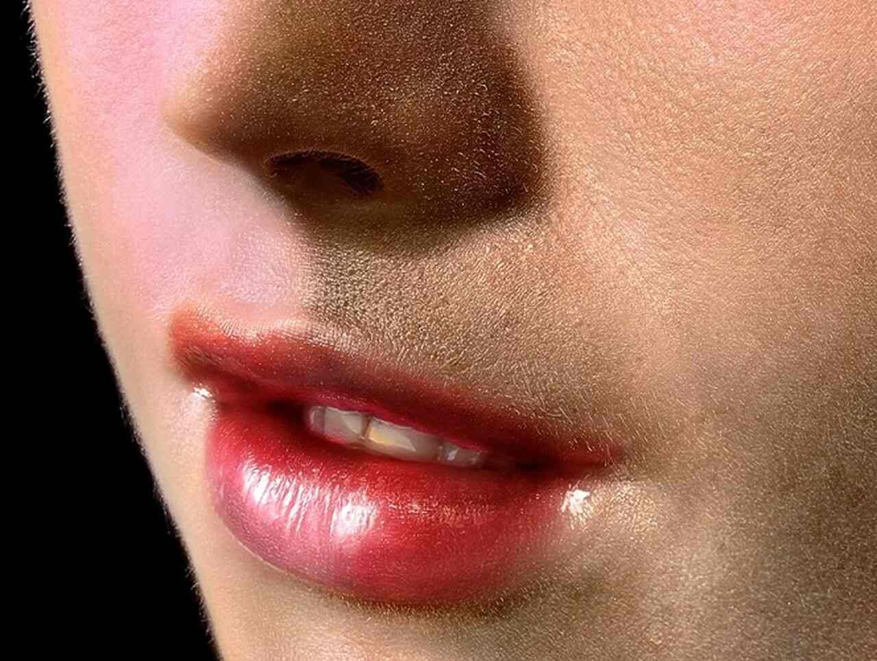 Esse ciclo visual é fascinante. Os cientistas constataram que o olhar é atraído primeiro para o olho da garota, depois para a boca e, em seguida, para a pérola, antes de retornar ao olho.