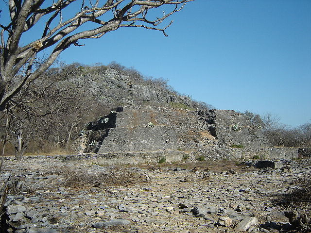 As evidências da existência de um complexo arquitetônico substerrâneo na igreja católica apenas comprovam a engenhosidade do povo Zapoteca, que tinha o local enfeitado com impressionantes mosaicos, além de monumentos e tumbas repletas de 