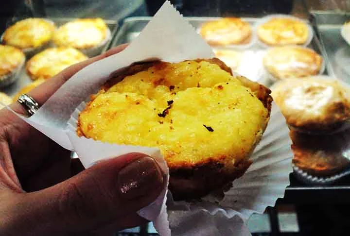 Em Portugal, as empadas de frango são atualmente as mais populares, sendo possível encontrá-las na maior parte dos cafés e pastelarias, assim como adquiri-las em supermercados.