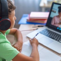 Ensino híbrido ganha destaque no cenário pós-pandemia
 - DINO