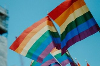 Como agir em caso de LGBTfobia? Conheça seus direitos e saiba denunciar
