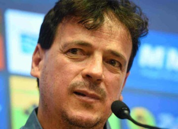 Mesmo perdendo a vaga para a Libertadores 2025, o técnico Fernando Diniz permanecerá no comando do Cruzeiro até o ano que vem -  (crédito: Gladyston Rodrigues/EM/D.A Press)