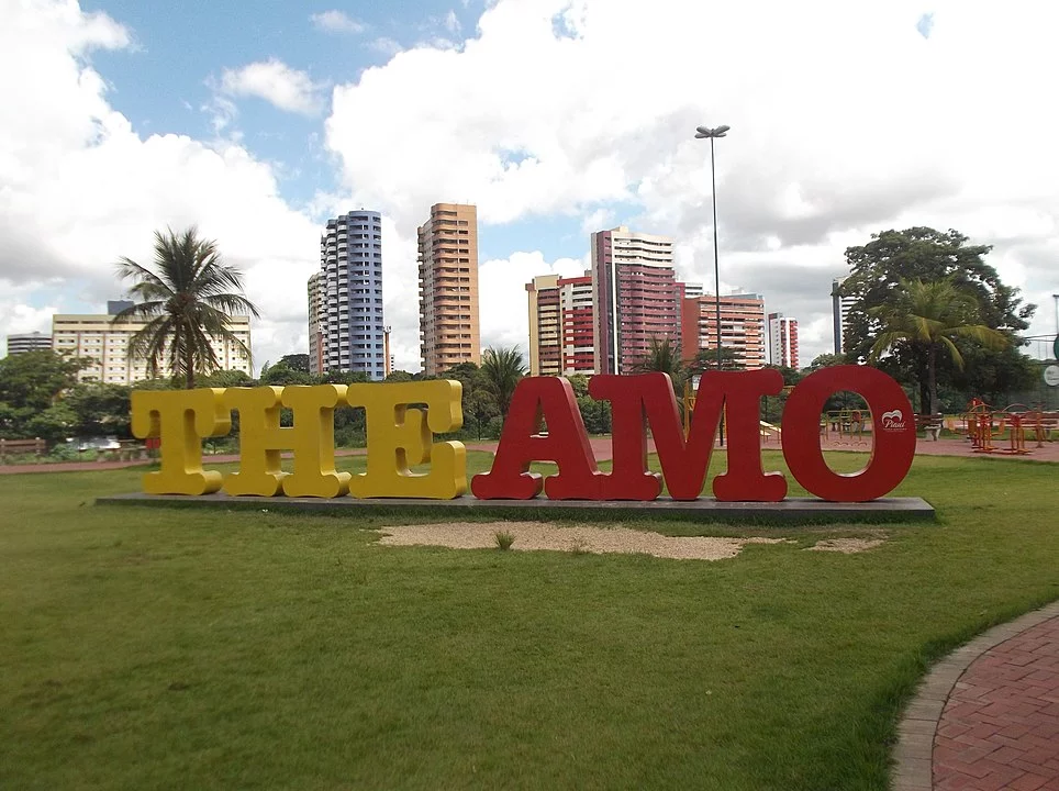 A capital do Piauí, Teresina, é a única do Nordeste que não tem praia. Fica a 343 km do litoral.  Mas tem belezas naturais, histórias e culturais. Seu nome é uma homenagem à imperatriz Teresa Cristina. 