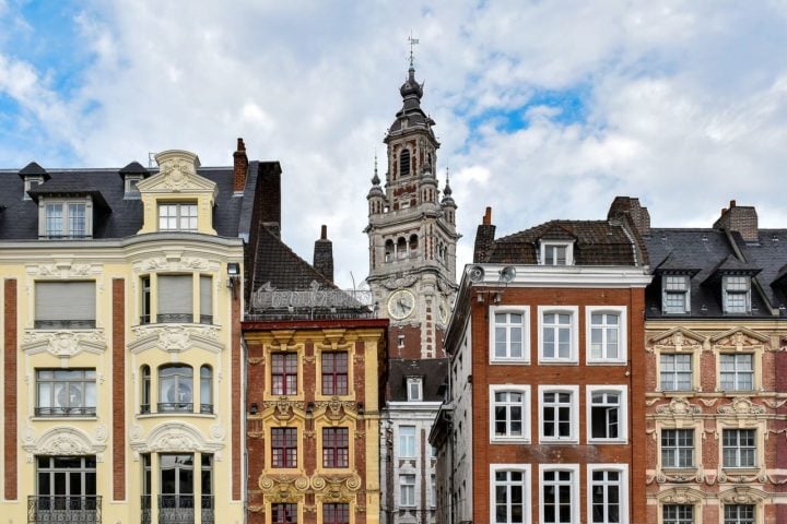 Com uma história rica e variada, Lille é conhecida por sua arquitetura flamenga, seu vibrante cenário cultural e sua importância como centro comercial.