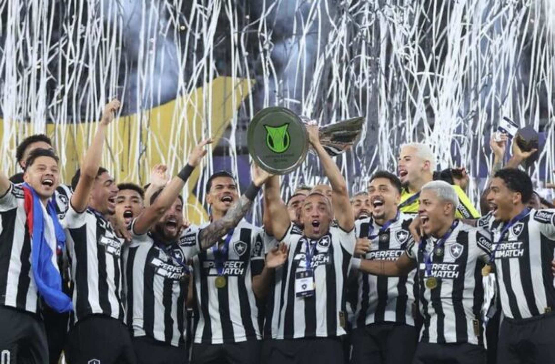 Cinco fatos que explicam como o Botafogo ganhou o Brasileirão e a Libertadores no mesmo ano