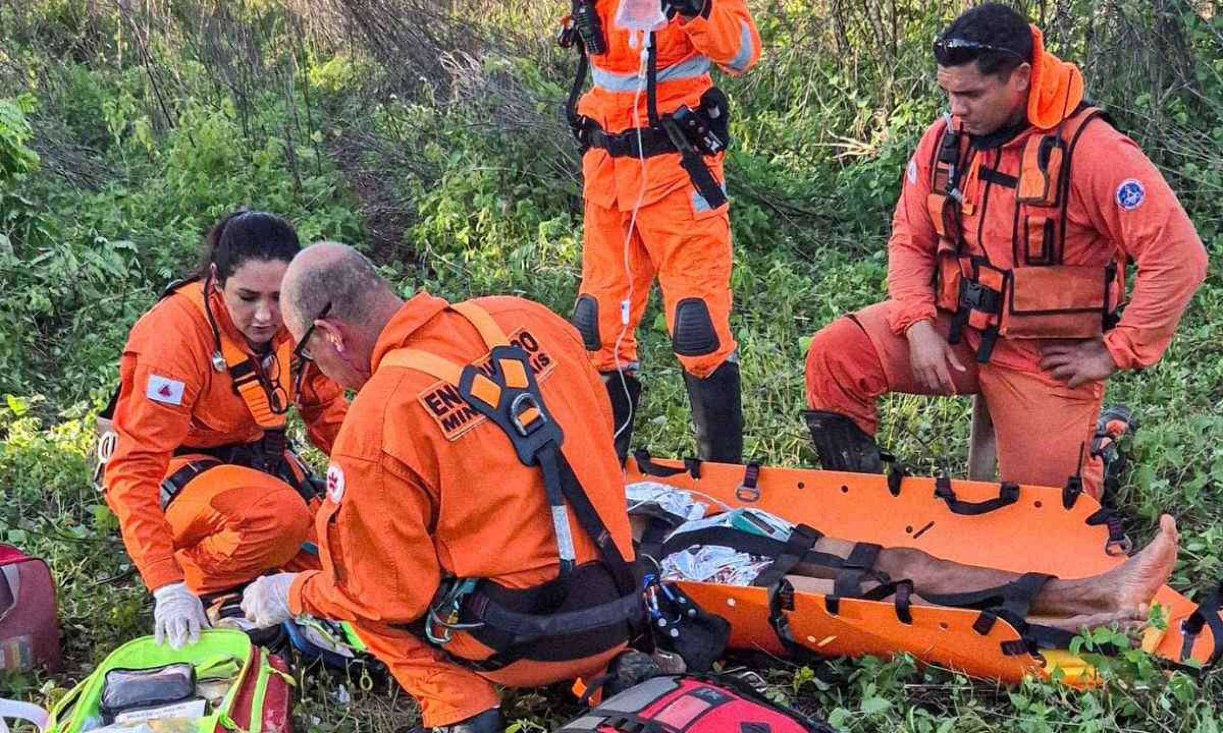 Bombeiros resgatam idoso desaparecido em mata há sete dias em MG