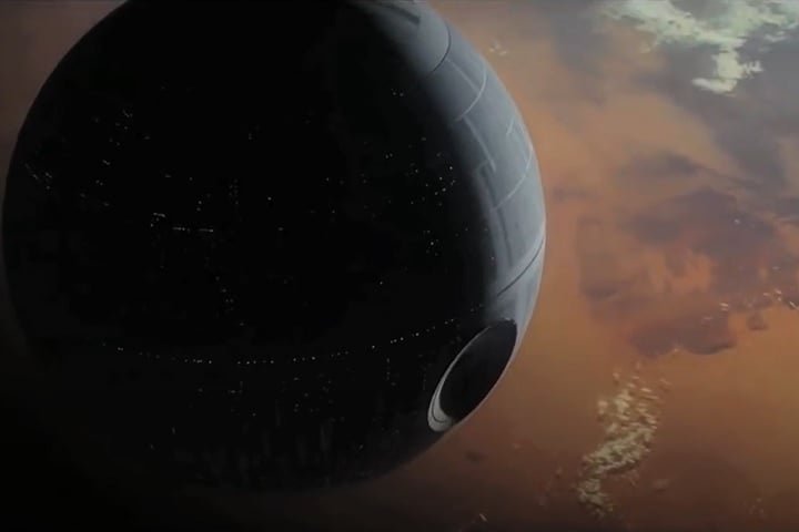 A primeira Estrela da Morte, conhecida como Plataforma DS-1, foi concluída e utilizada para destruir o planeta Alderaan, lar da Princesa Leia Organa.-reprodução