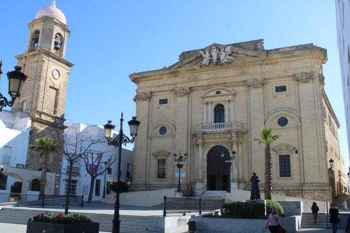 3º) Chiclana de la Frontera, Espanha:  Situada na província de Cádiz, na Espanha, Chiclana de la Frontera é um destino turístico encantador que combina belas praias, rica história e cultura rica.