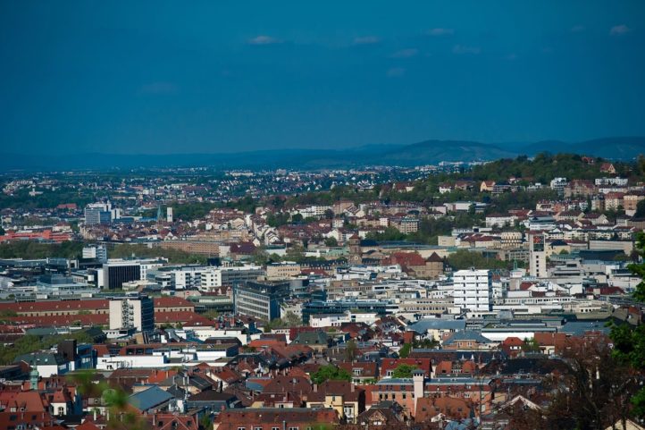 5º) Stuttgart, Alemanha: Capital do estado de Baden-Württemberg, na Alemanha, Stuttgart é uma cidade vibrante que combina o charme histórico com a inovação tecnológica.