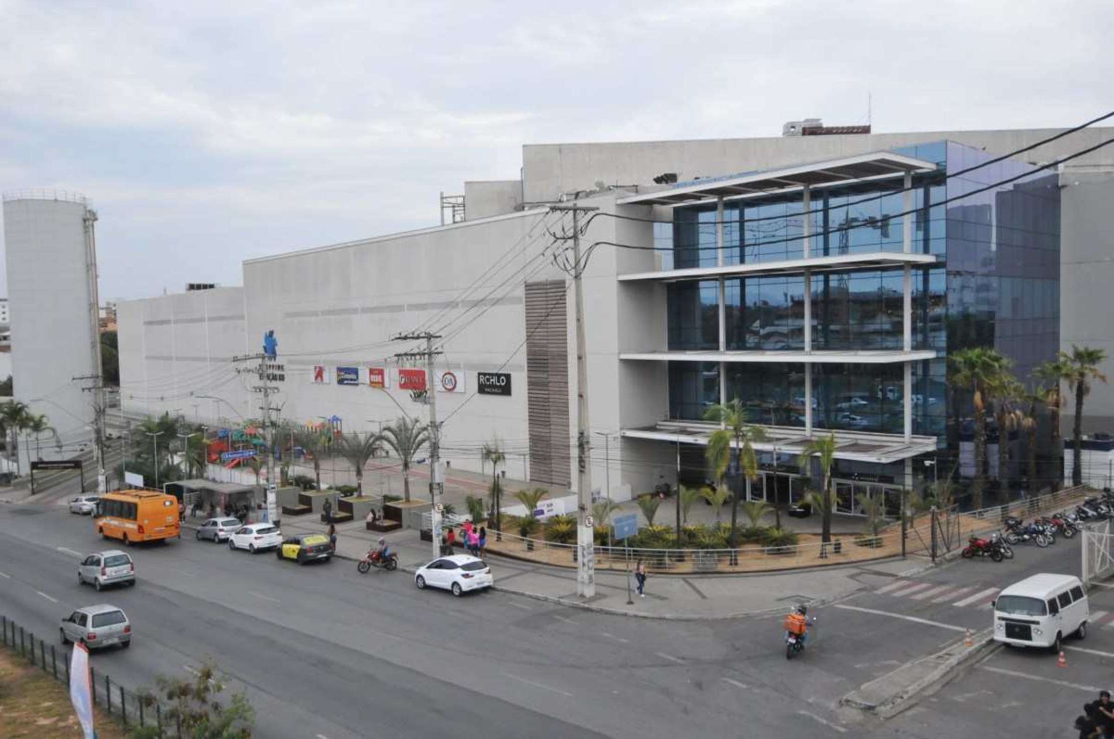 Segurança encontra bomba falsa em shopping de BH 