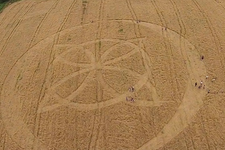 IpuaÃ§u, no entanto, passou a ser conhecida como a capital nacional dos agroglifos, com essa fama se consolidando desde 2008, quando os primeiros cÃ­rculos foram encontrados em algumas lavouras de trigo.