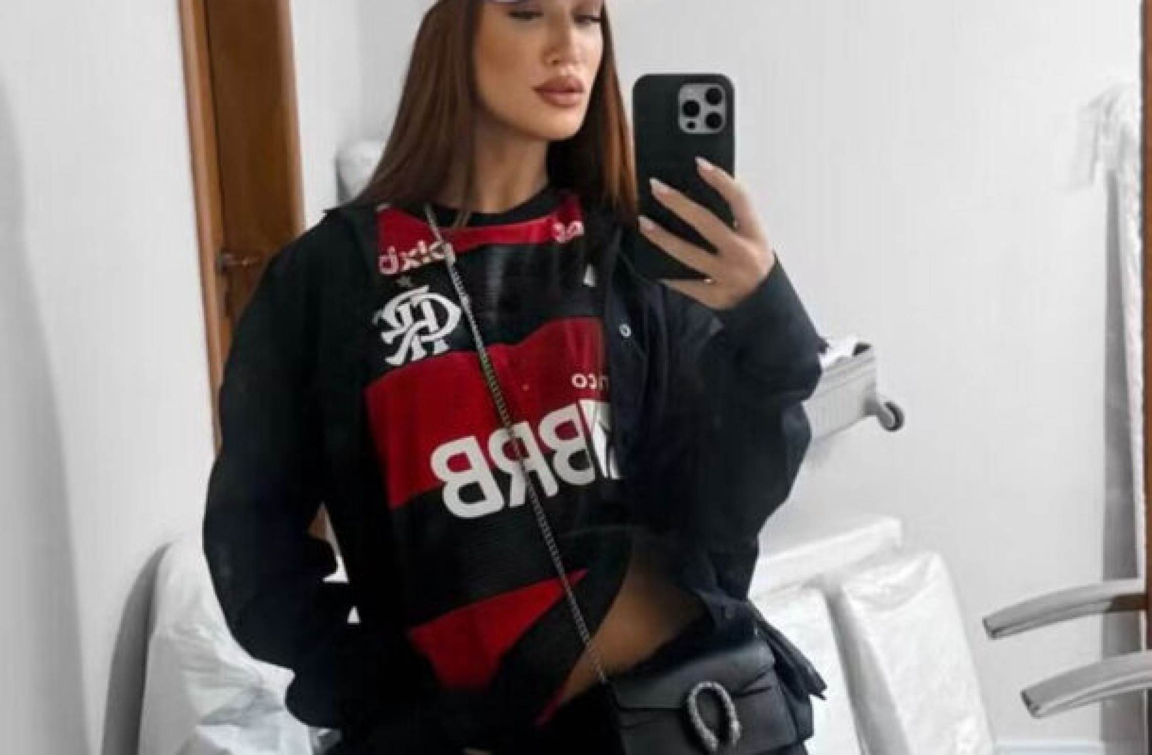 Affair se emociona com despedida de Gabigol e comparece em festa pós-jogo